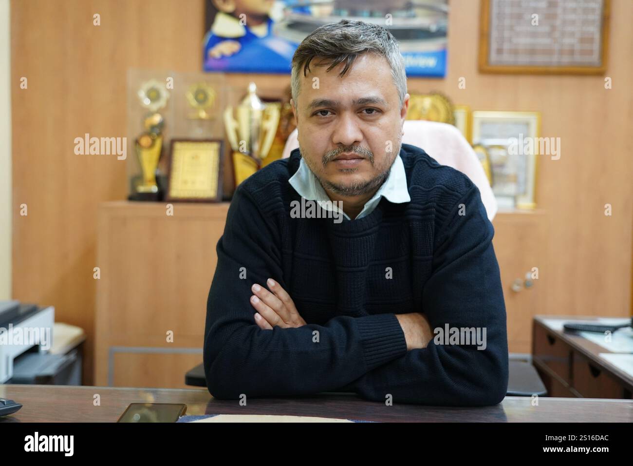 Kolkata, India - 1 gennaio 2025: Arnab Chatterjee, ingegnere di professione, assume il ruolo di direttore del Birla Industrial & Technological Museum (BITM) sotto il National Council of Science Museums (NCSM), Ministero della Cultura, governo indiano. Diventa il nono direttore di BITM, che è stato istituito nel 1959. La carriera di Chatterjee è iniziata nell'ingegneria elettronica, sviluppando sistemi di comunicazione di fascia alta per la sicurezza nazionale. Tuttavia, il suo impegno nella lotta contro le credenze irrazionali e nella promozione del temperamento scientifico ha ispirato il suo passaggio al Consiglio. Spinto dalla missione di coltivare Foto Stock