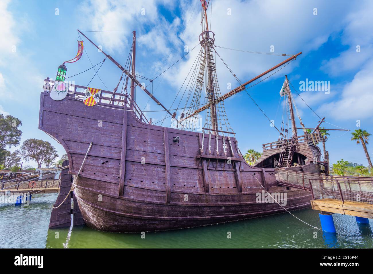 Una replica dettagliata della Santa Maria, una delle navi utilizzate da Cristoforo Colombo nel suo viaggio del 1492 verso le Americhe, esposta al museo. Cara Foto Stock