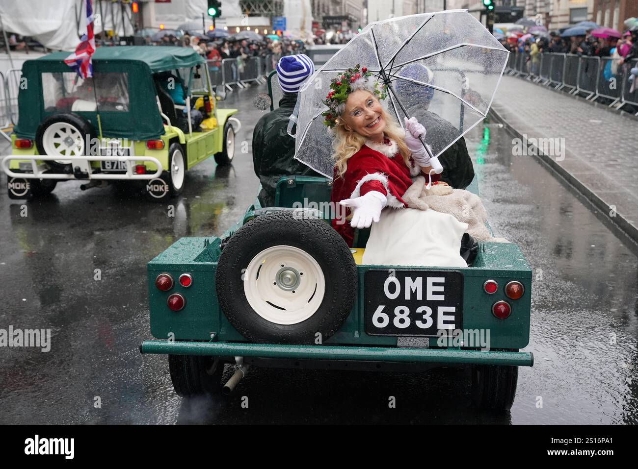 Mini Moke durante la parata di Capodanno nel centro di Londra. Data foto: Mercoledì 1 gennaio 2025. Foto Stock