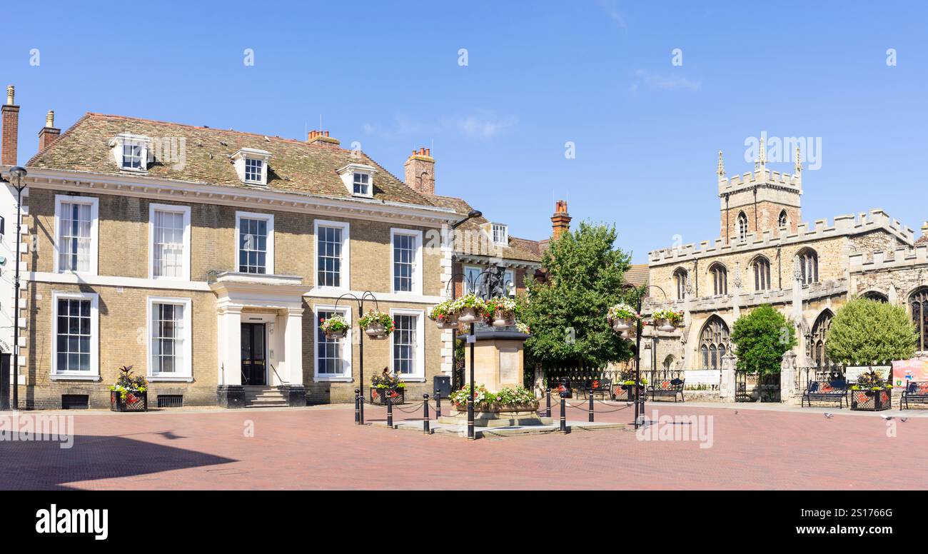 Wykeham House una residenza georgiana e chiesa di tutti i santi nella piazza del mercato centro di Huntingdon Huntingdon Cambridgeshire Inghilterra Regno Unito Europa Foto Stock
