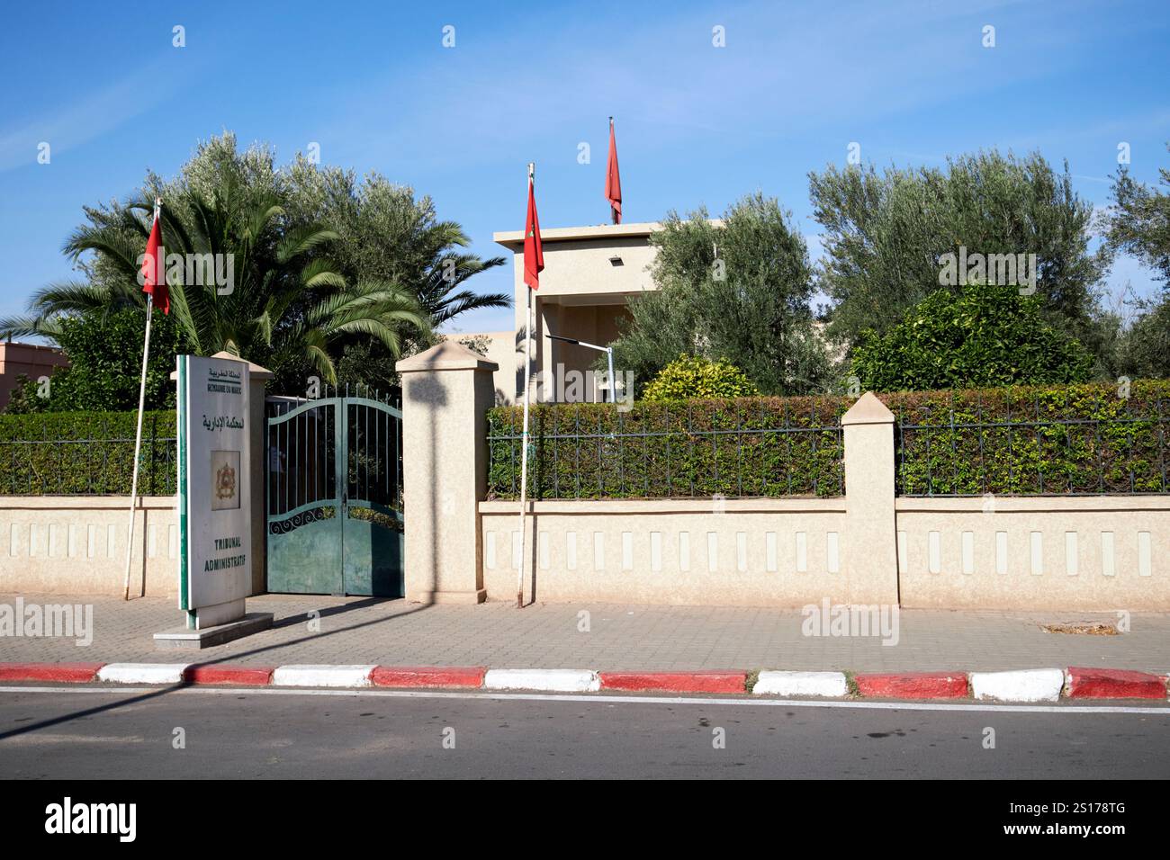 uffici ufficiali del governo del tribunale amministrativo di marrakech, marocco Foto Stock