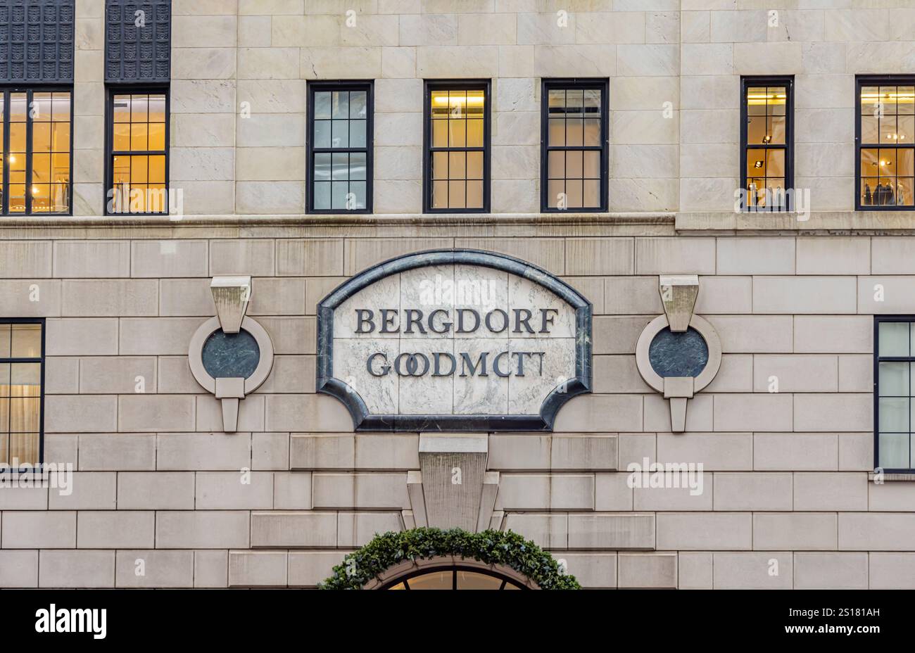 Immagine di dettaglio per BERGDORF GOODMAN segno della facciata dell'edificio di manhattan Foto Stock