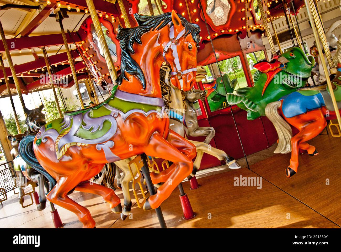 Il pesce d'aragosta gigante della Louisiana Wildlife Carousel sul lungomare della Louisiana a Bossier City, Louisiana Foto Stock
