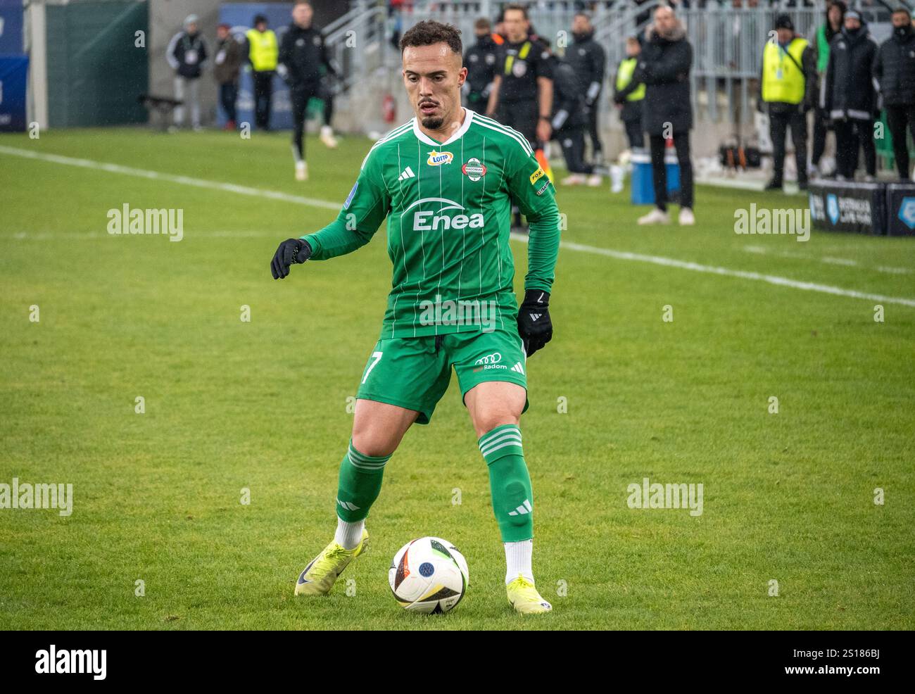 Radomiak Radom player durante Radomiak Radom vs Stal Mielec. PKO BP Ekstraklasa. Stadion im. Braci Czachorów, Radom, polonia Foto Stock