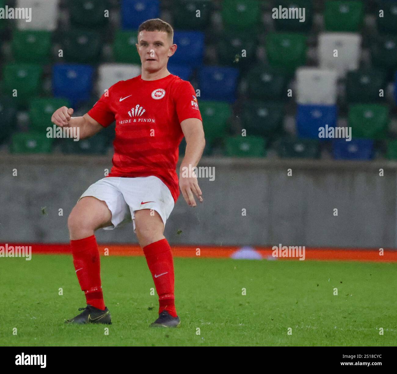 Windsor Park, Belfast, Irlanda del Nord, Regno Unito. 18 luglio 2024. UEFA Europa Conference League (fase League – Matchday 2) – Larne vs Shamrock Rovers. Calciatore Larne, calciatore Levi Ives. Foto Stock