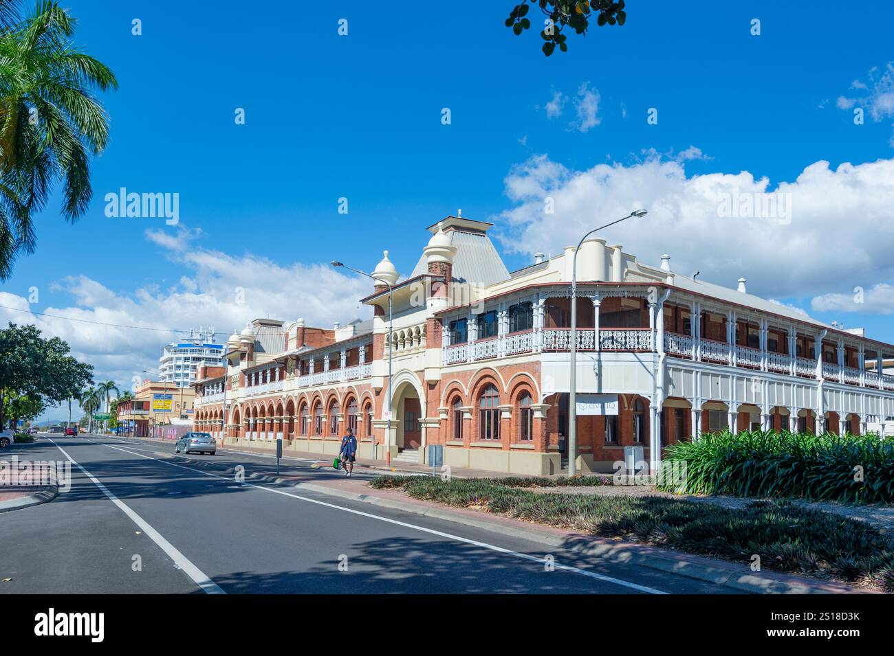 L'ex Queen's Hotel è un edificio coloniale patrimonio dell'umanità situato a Strand, Townsville, Queensland, QLD, Australia Foto Stock