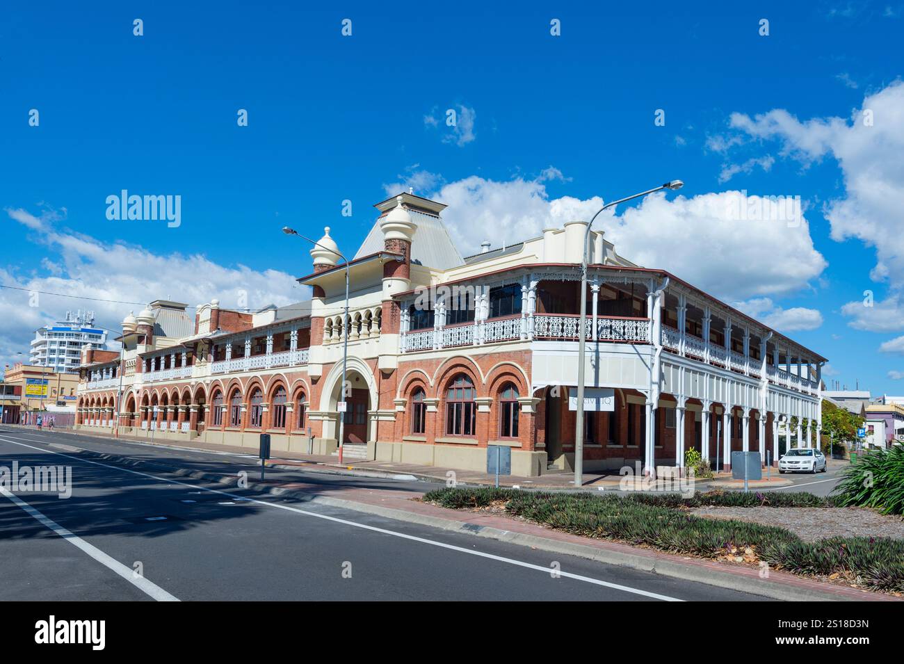 L'ex Queen's Hotel è un edificio coloniale patrimonio dell'umanità situato a Strand, Townsville, Queensland, QLD, Australia Foto Stock