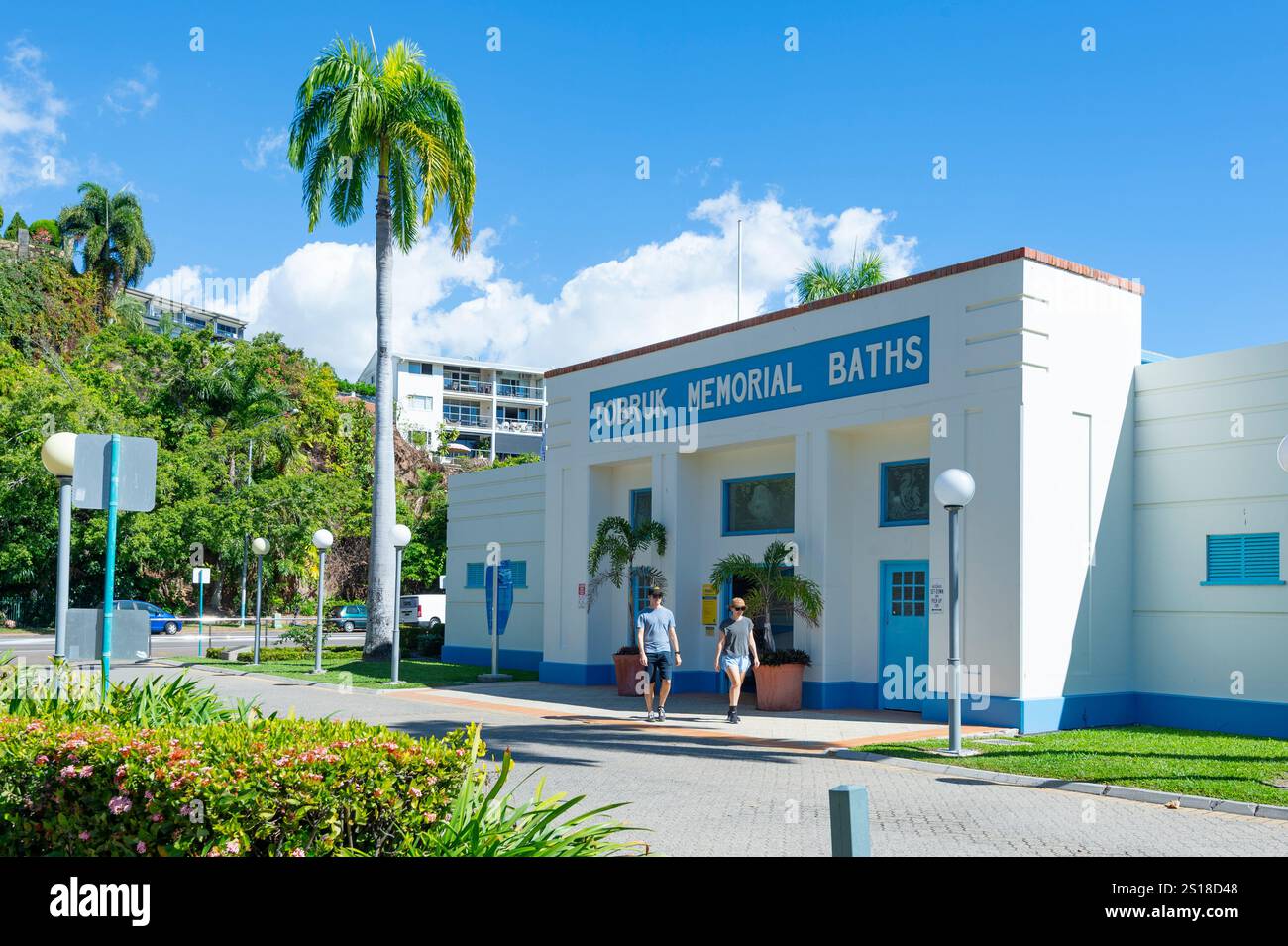 Il Tobruk Memorial Baths è un complesso di piscine all'aperto, patrimonio dell'umanità, situato nello Strand, nella città di Townsville, Queensland, QLD, Australia Foto Stock