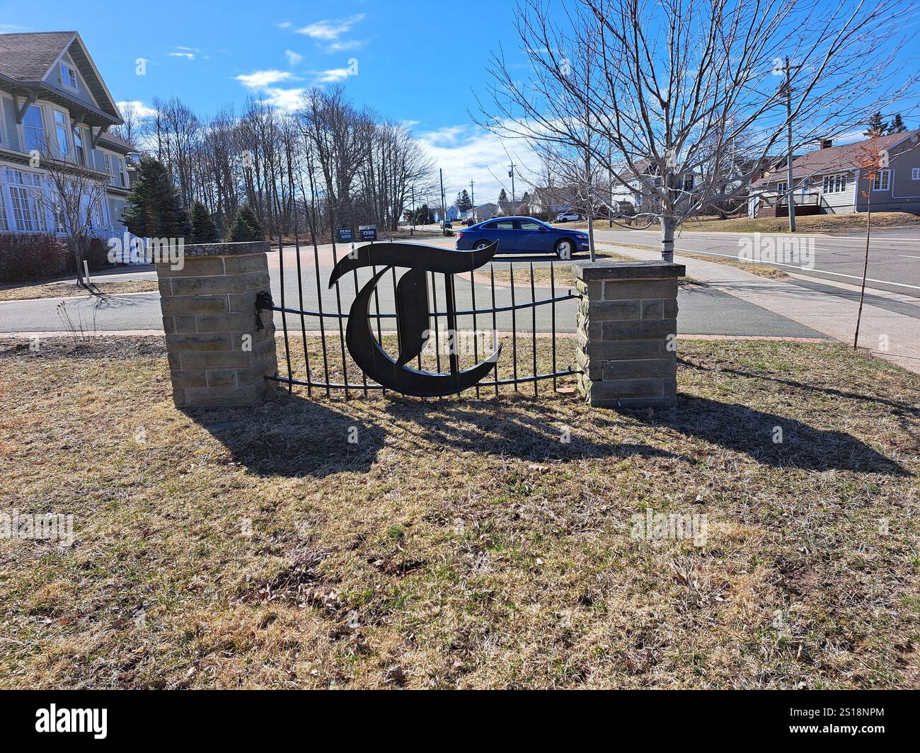Segno T stilizzato alla Tait House su Main Street nel centro di Shediac, New Brunswick, Canada Foto Stock
