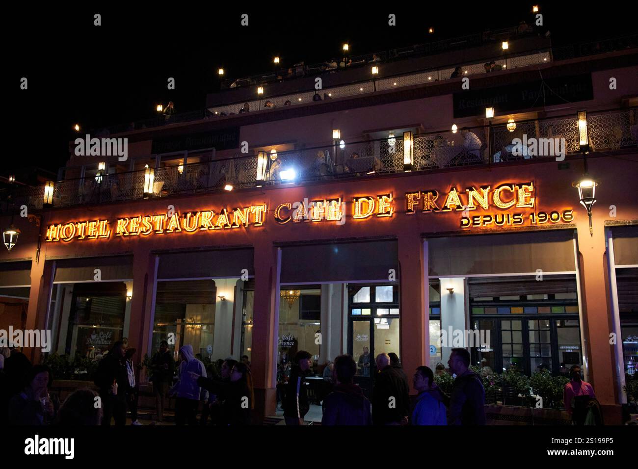 ristorante dell'hotel cafe de france in piazza jemaa el-fna marrakech, marocco Foto Stock