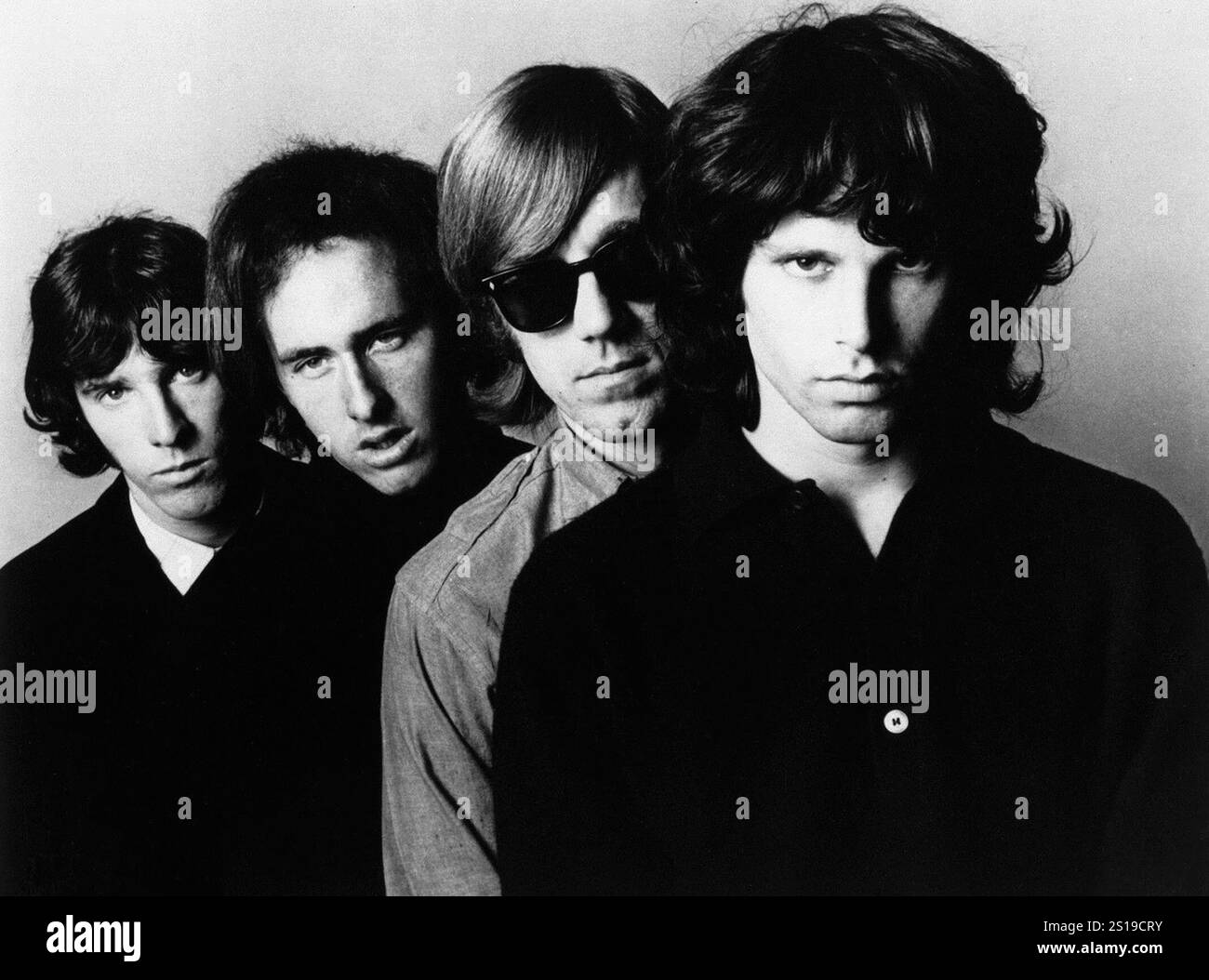 Le porte, foto pubblicitaria 1966. Da sinistra John Densmore, Robby Krieger, Ray Manzarek, Jim Morrison Foto Stock