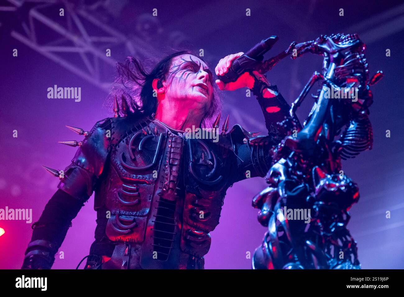 20 novembre 2024: Dani Filth si esibisce con i Cradle of Filth al Live Club di Trezzo sull'Adda (mi) Foto Stock