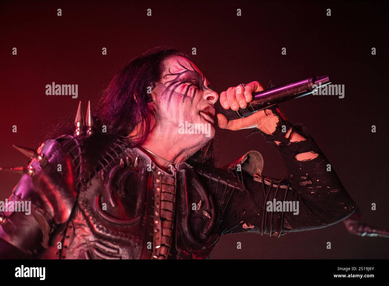 20 novembre 2024: Dani Filth si esibisce con i Cradle of Filth al Live Club di Trezzo sull'Adda (mi) Foto Stock