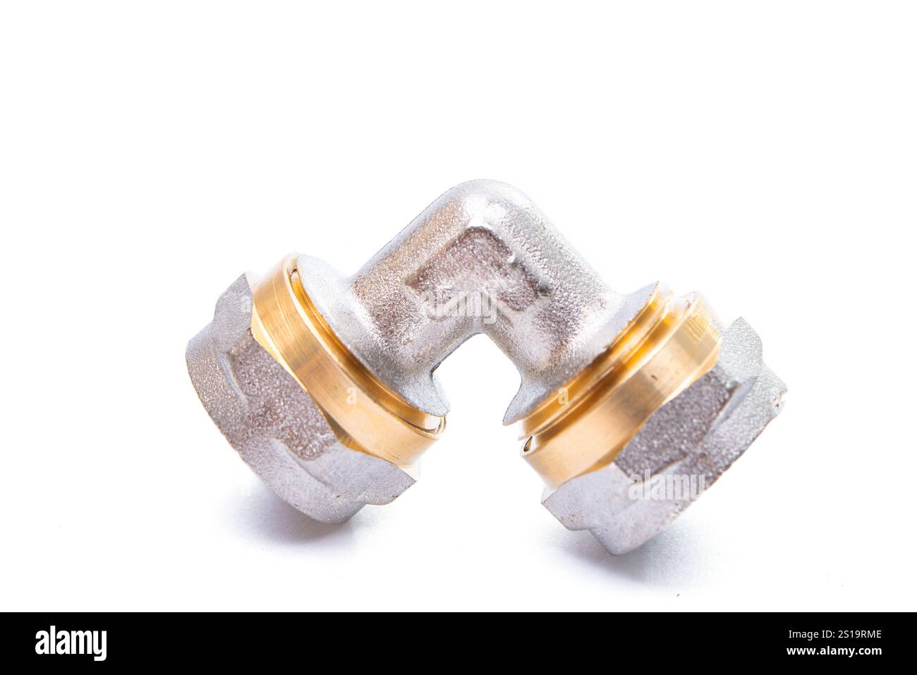 rubinetti di collegamento dell'acqua isolati su sfondo bianco Foto Stock