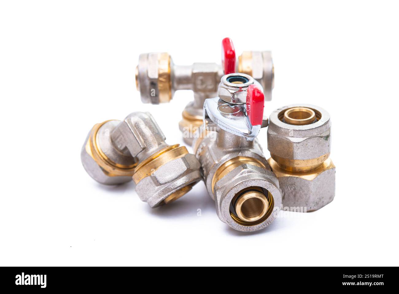 rubinetti di collegamento dell'acqua isolati su sfondo bianco Foto Stock