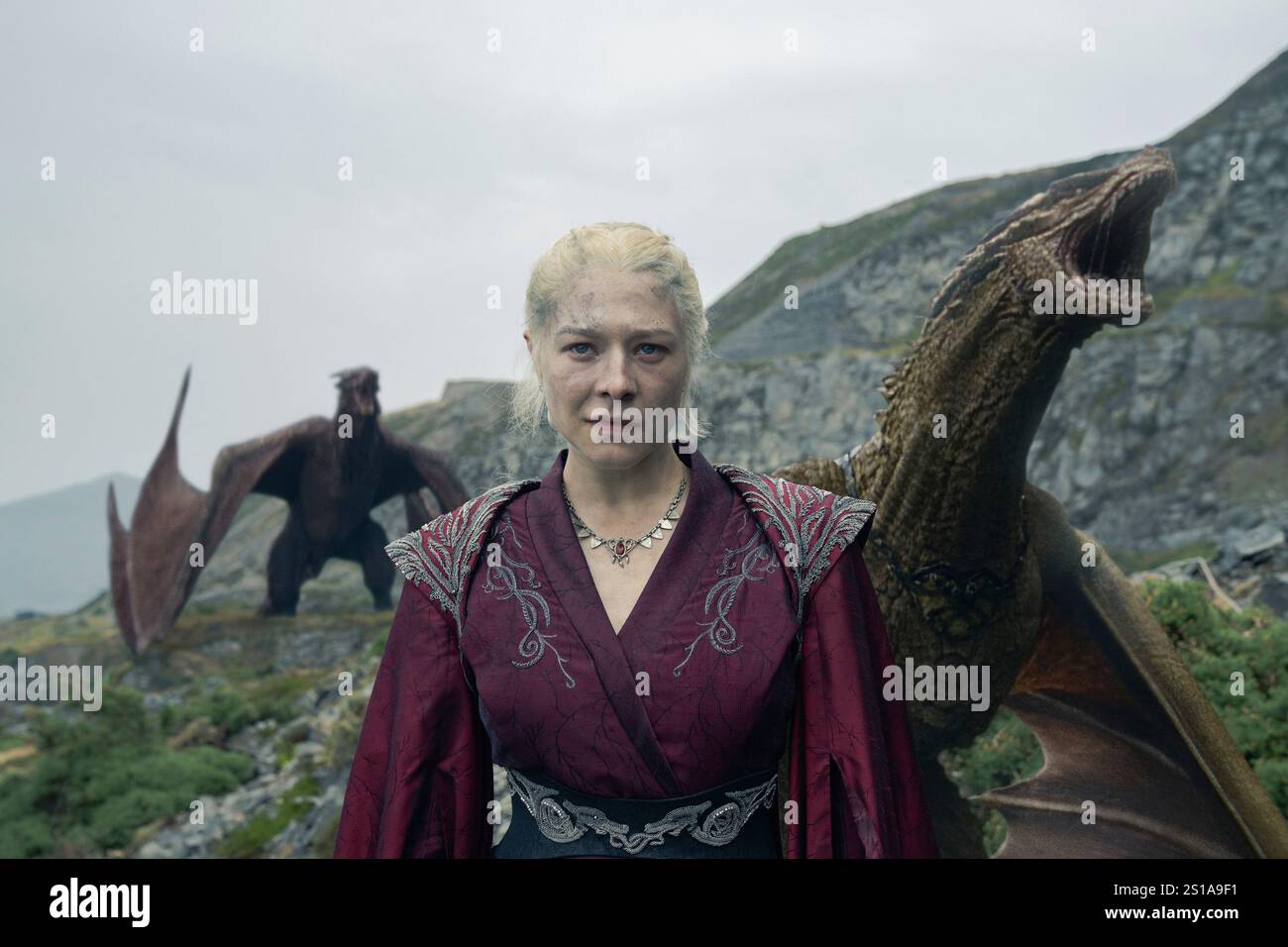 House of the Dragon (dal 2022 in poi) serie TV creata da Ryan J. Condal e George R.R. Martin e con Emma D'Arcy nel ruolo della regina Rhaenyra Targaryen. Una guerra di successione interna all'interno della Casa Targaryen al culmine del suo potere, 172 anni prima della nascita di Daenerys Targaryen. Pubblicità ancora dalla serie 2, episodio 7: "The Red Sewing" è andato in onda per la prima volta il 28 luglio 2024***SOLO PER USO EDITORIALE***. Crediti: BFA / HBO Max Foto Stock