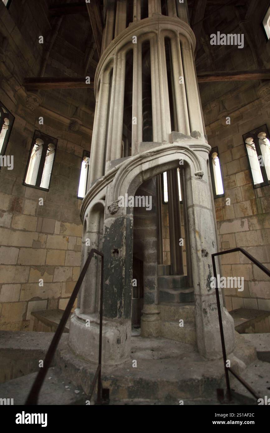 La torre nord (1507) contiene la scala reale di Pierre de Valence, una vera impresa architettonica Foto Stock