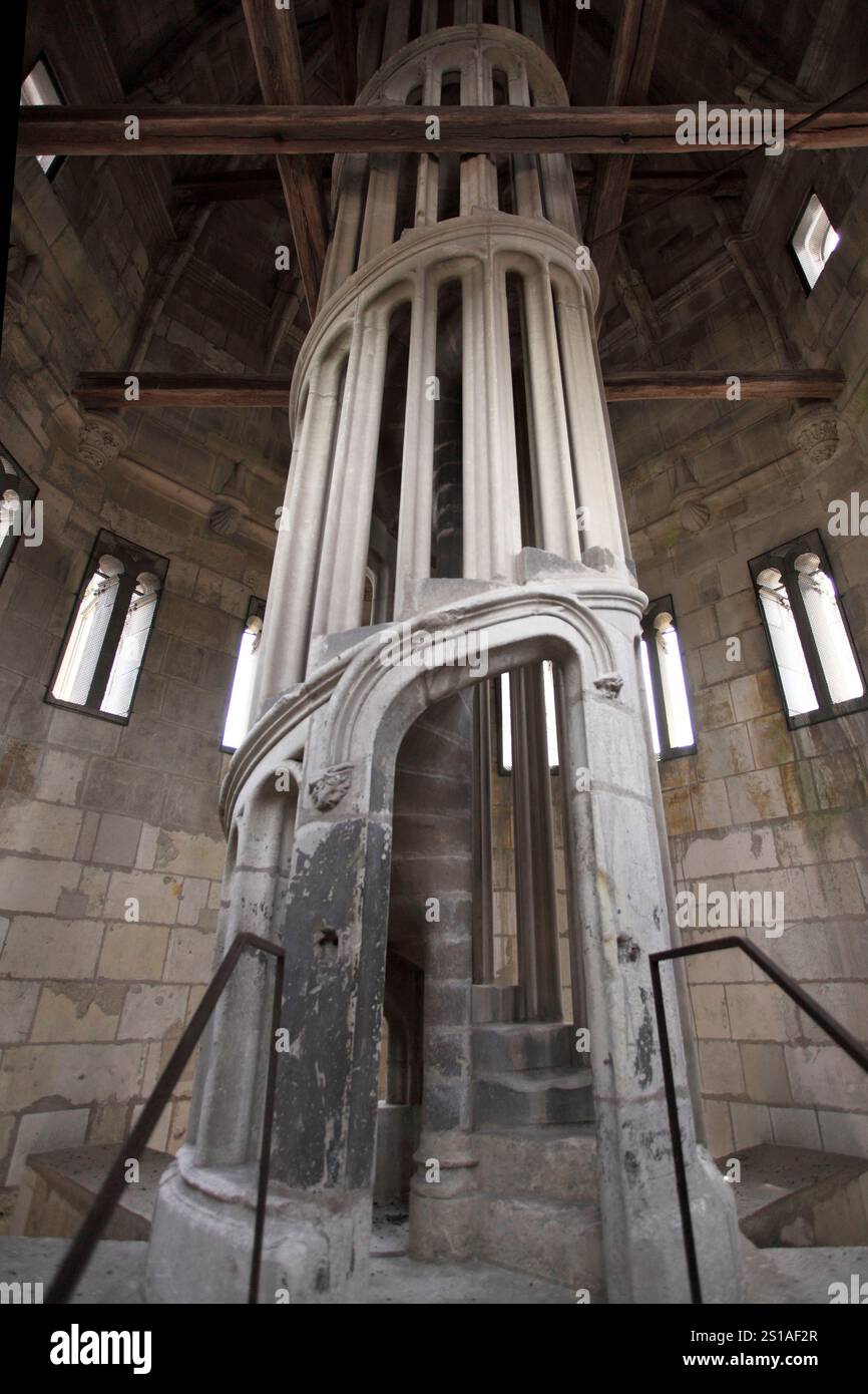 La torre nord (1507) contiene la scala reale di Pierre de Valence, una vera impresa architettonica Foto Stock