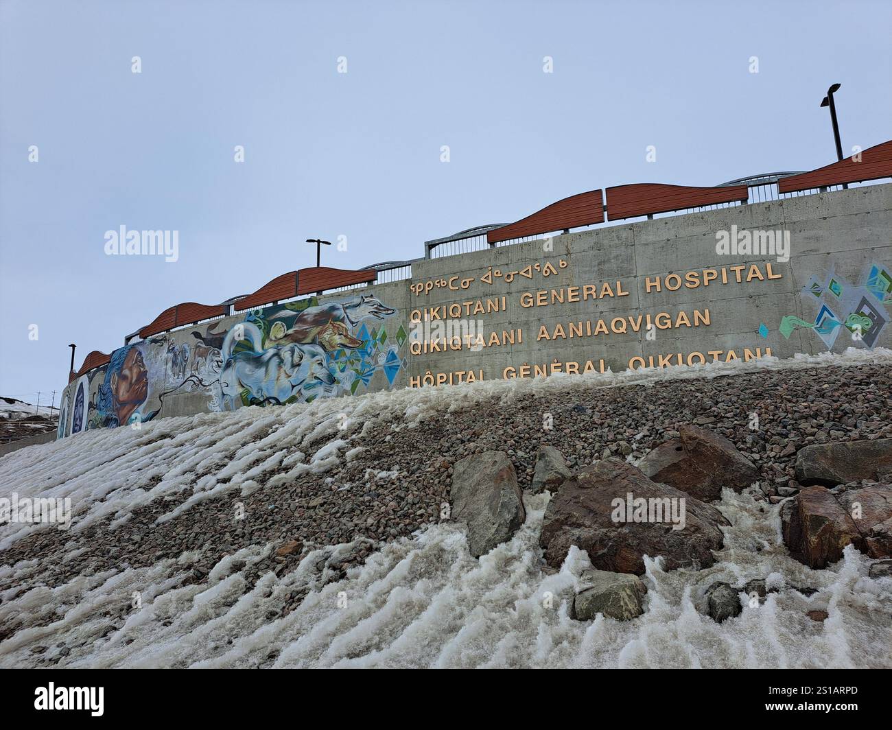 Cartello Qikiqtani General Hospital su Niaqunngusiariaq a Iqaluit, Nunavut, Canada Foto Stock