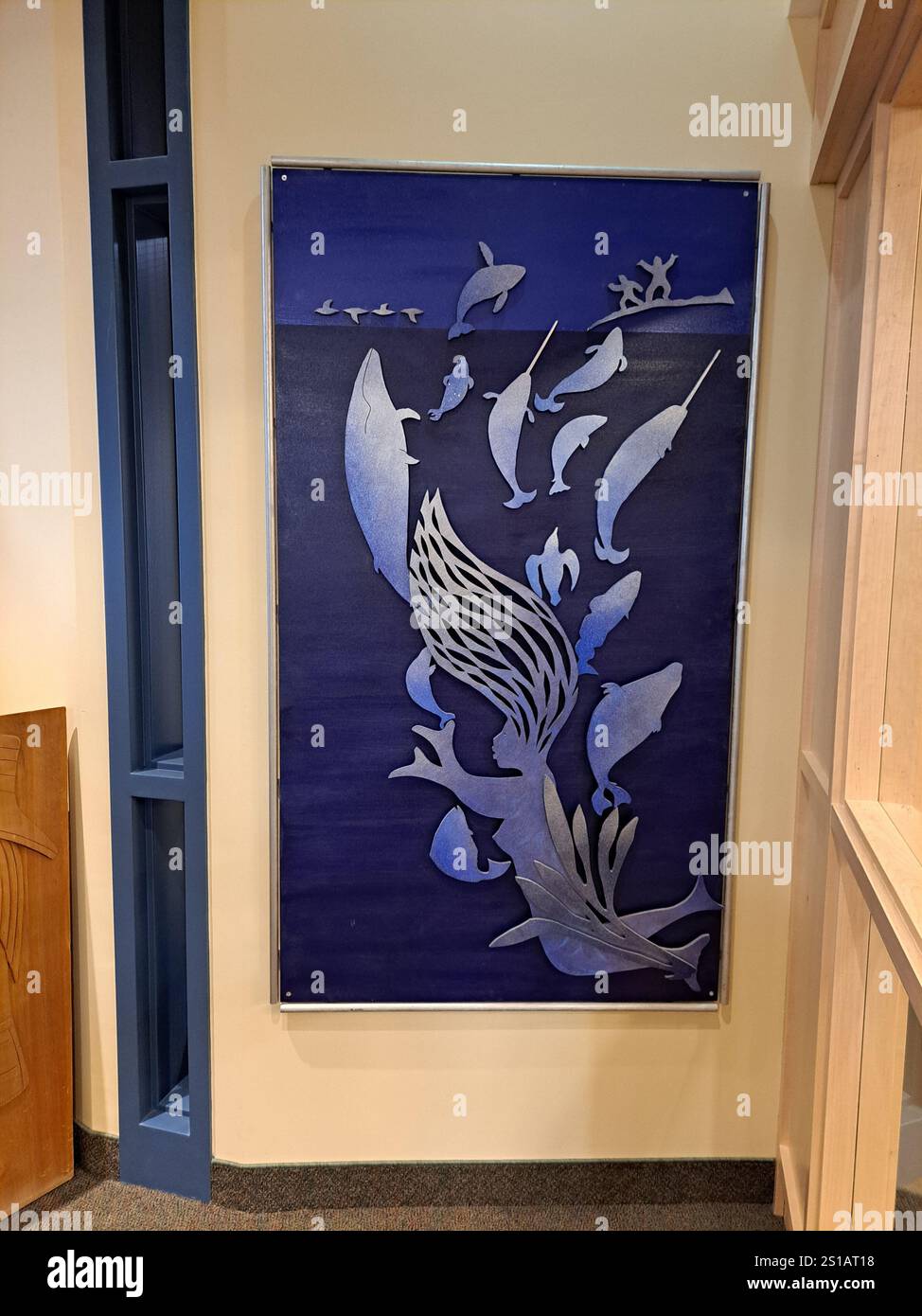 Pittura di animali marini nell'Assemblea legislativa del Nunavut a Iqaluit, Nunavut, Canada Foto Stock