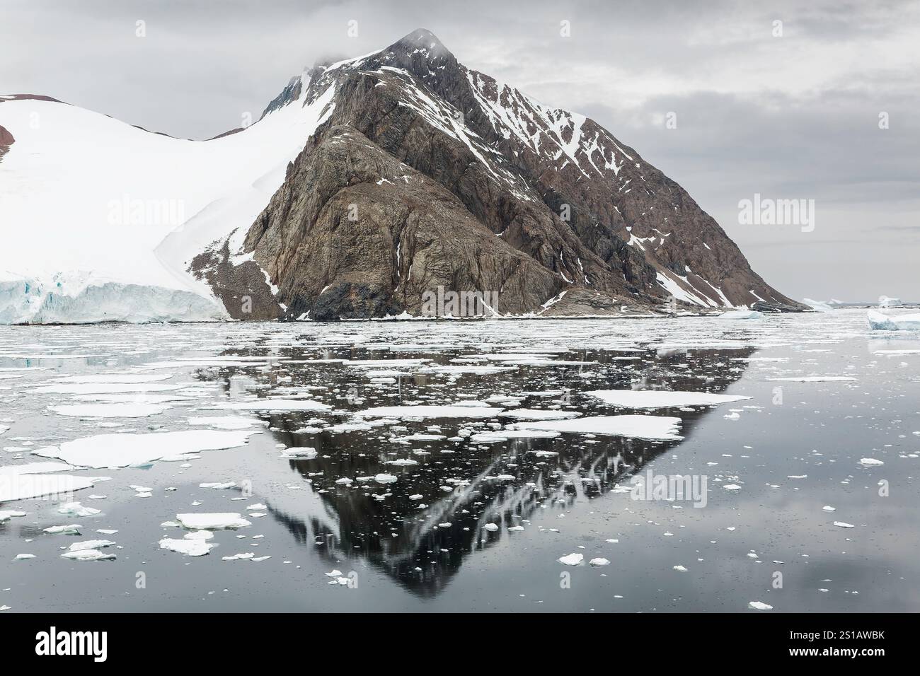 Vista della dorsale di Red Rock, del circolo antartico e della penisola antartica Foto Stock