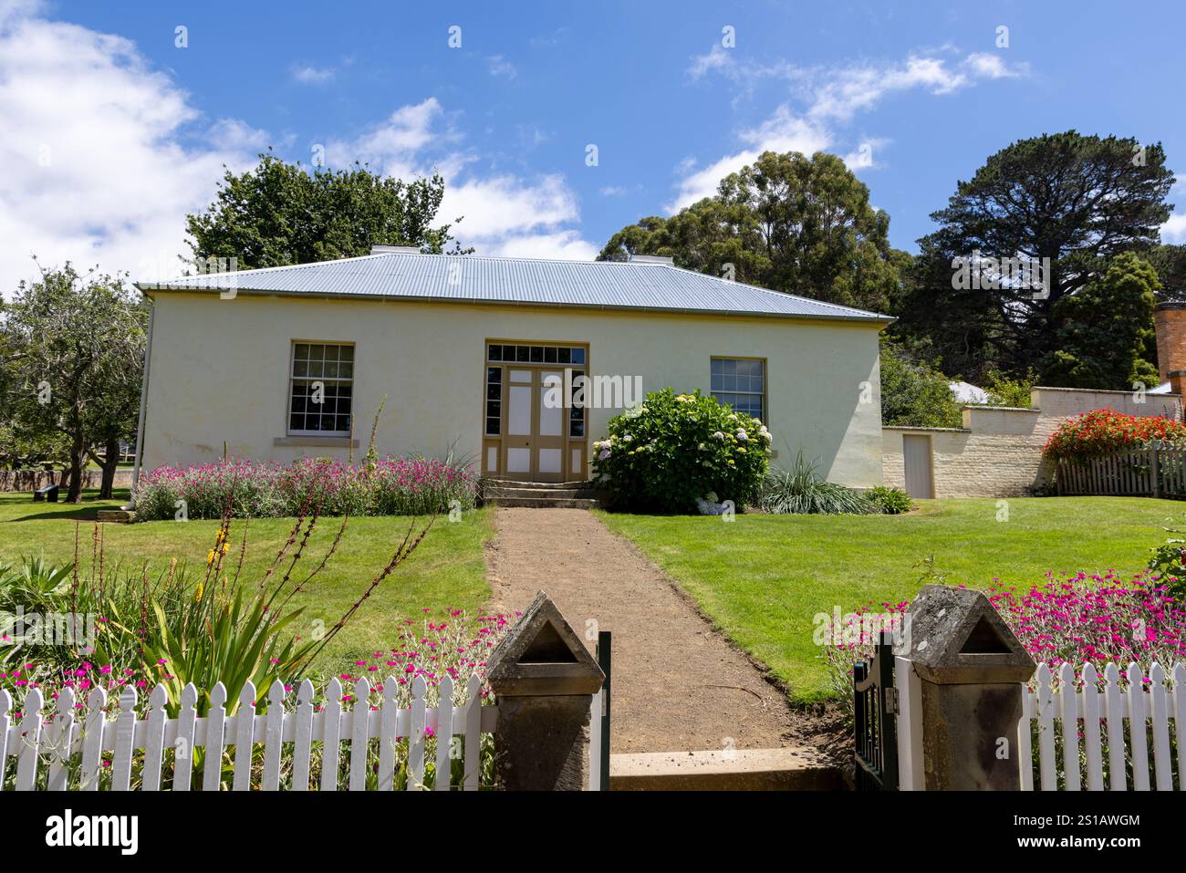 La storica prigione penale di Port Arthur e la casa conosciuta come la Accountants House, costruita per il commissarat di gestione dell'ufficio, Tasmania, Australia Foto Stock