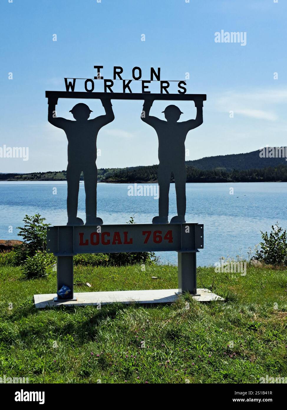 Insegna del sindacato dei lavoratori del ferro sulla spiaggia di Conception Harbour, Newfoundland & Labrador, Canada Foto Stock