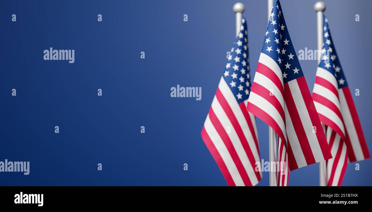 Bandiere degli Stati Uniti d'America di fronte a sfondo blu. Messa a fuoco selettiva sulla segnalazione anteriore. Copia lo spazio a sinistra Foto Stock