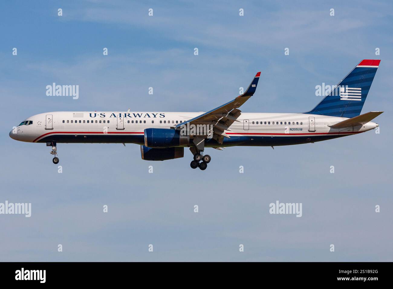 Boeing 757-200 US Airways con registrazione N205UW in finale per l'aeroporto di Bruxelles Foto Stock