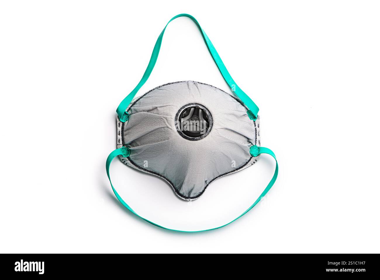 Maschera di sicurezza per protezione dalla polvere, respiratore con maschera per l'industria edile isolato su sfondo bianco Foto Stock