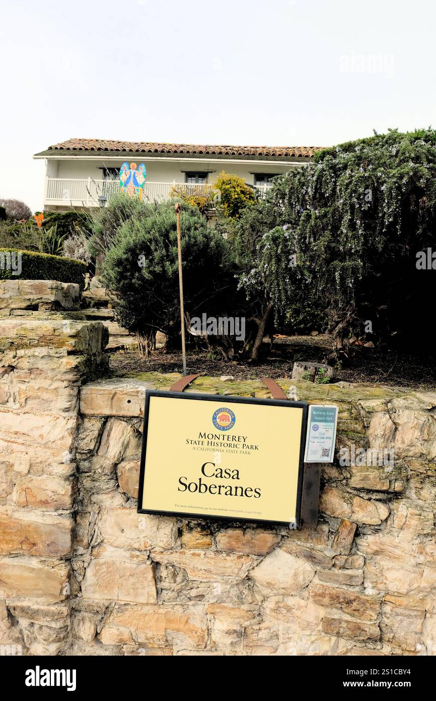 Insegna a Casa Soberanes, una storica casa di mattoni a Monterey, California, costruita nel 1840 e conservata come parte del Monterey State Historic Park. Foto Stock