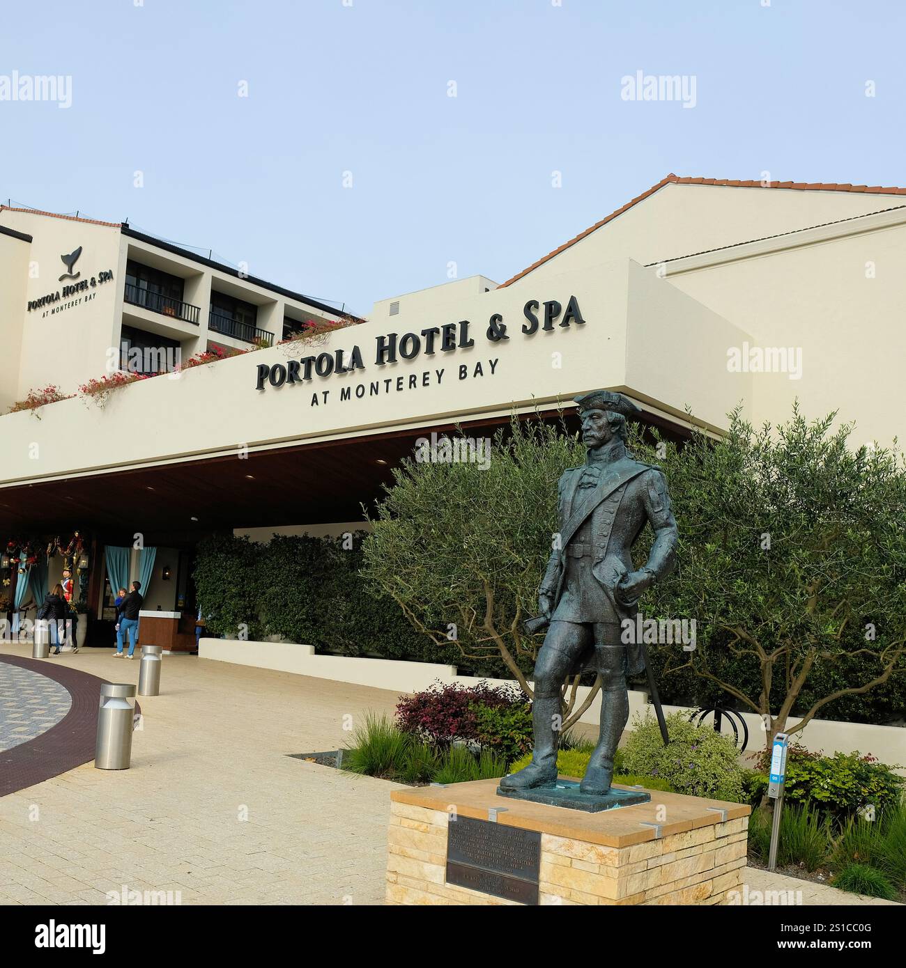 Statua del Capitano Gaspar de Portola di fronte al Portola Hotel & Spa nel centro di Monterey, California; posti in cui soggiornare e centri benessere nella baia di Monterey. Foto Stock