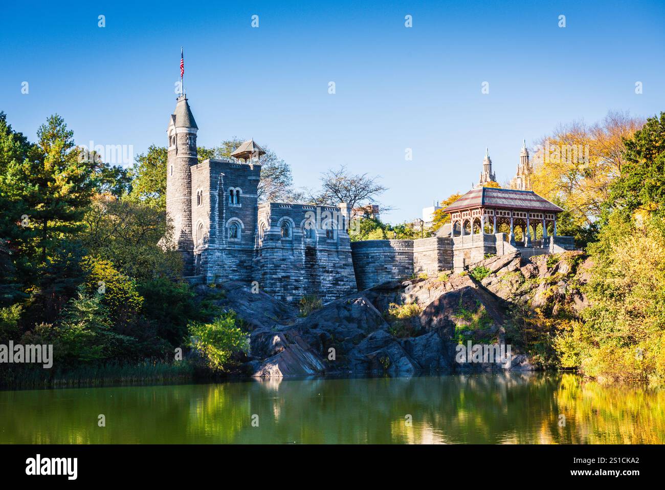 New York, NY USA - 26 ottobre 2017: Il castello di Belvedere è un castello in miniatura situato in cima all'enorme affioramento roccioso conosciuto come Vista Rock, la seconda più alta Foto Stock
