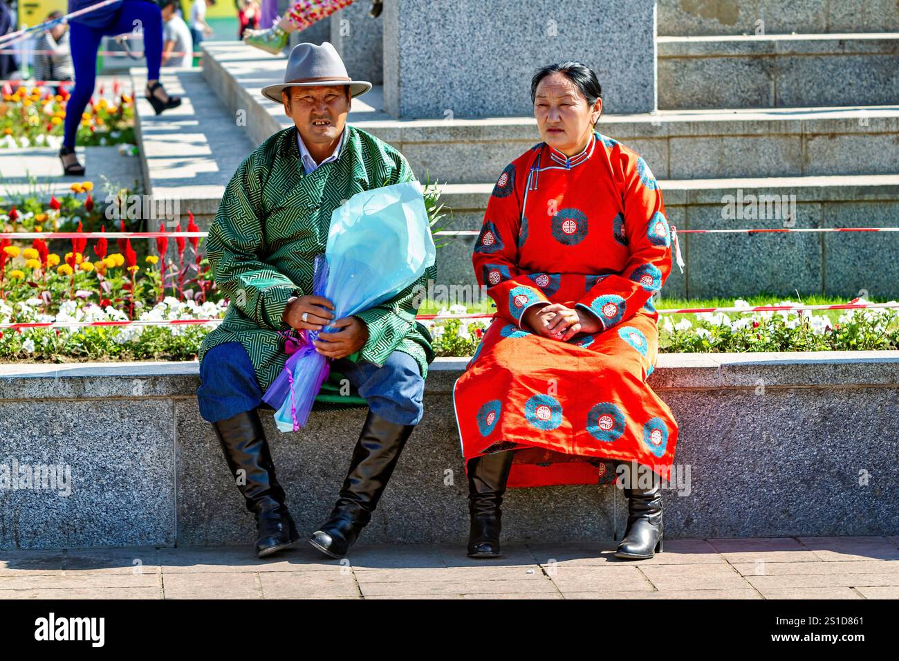 Popolo mongolo in abiti tradizionali Foto Stock