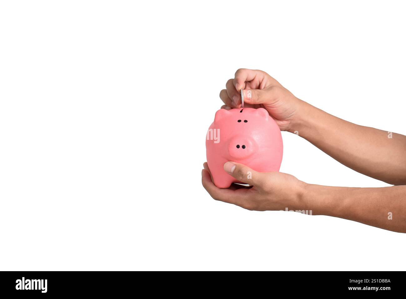 Mano che mette le monete nel salvadanaio isolato su sfondo bianco. Risparmio di denaro per il fondo pensione e il concetto di pianificazione futura. Foto Stock