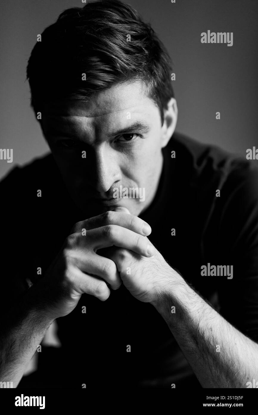 Ritratto di un uomo di mezza età, monocromatico, primo piano Foto Stock