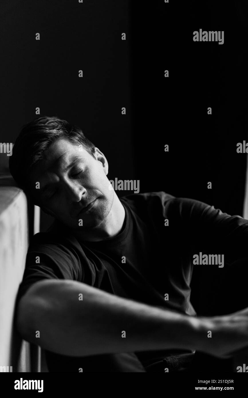 Ritratto di un uomo di mezza età, monocromatico, primo piano Foto Stock