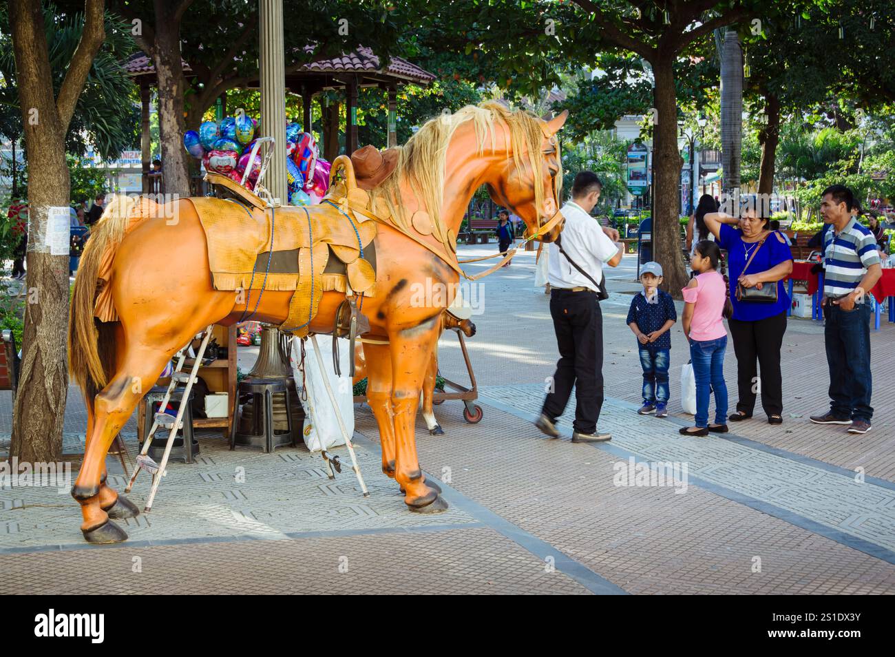Cotoca, Bolivia, 27 maggio 2018: Fotografia tradizionale ambientazione: Un'istantanea del patrimonio culturale Foto Stock