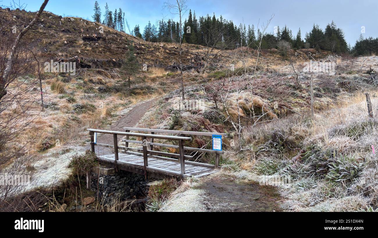 Camminata in collina a Glen Righ in Scozia. Vista panoramica sulle colline e i Glens delle Highlands scozzesi - Immagine stock catturata con smartphone