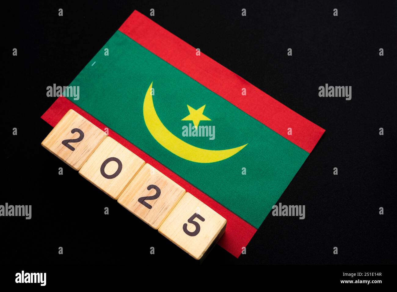 2025, Mauritania, Mauritania bandiera con data block, concetto, eventi importanti per la Mauritania nel nuovo anno, elezioni, economia, attività sociali Foto Stock