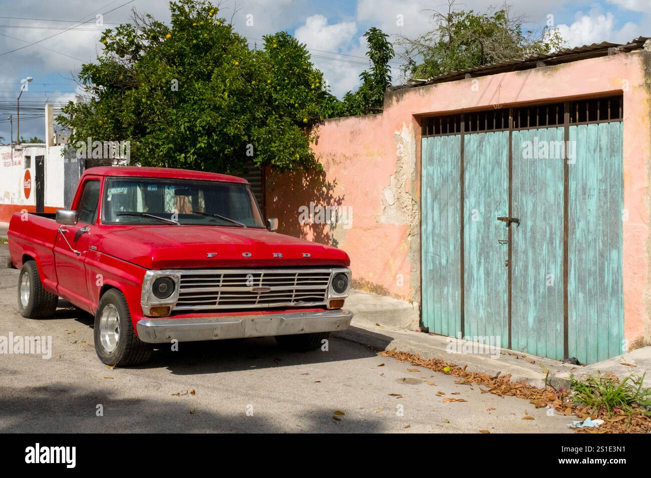Vecchio furgone, Merida, Yucatan, Messico Foto Stock