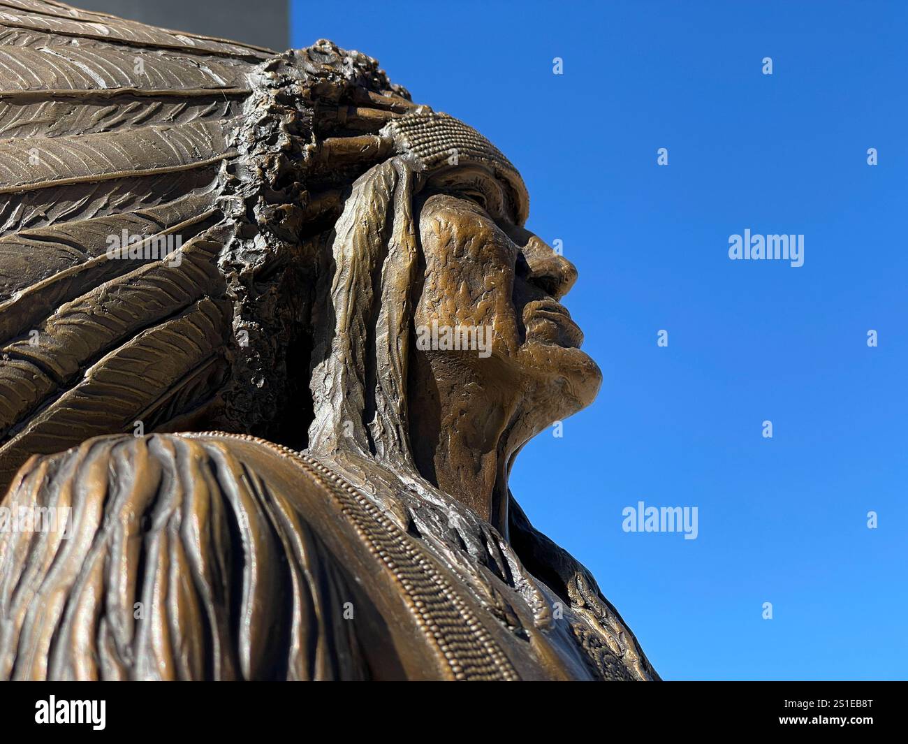Scultura in bronzo di Chief Yellow Calf, Cheyenne, Wyoming, USA - Immagine stock catturata con smartphone
