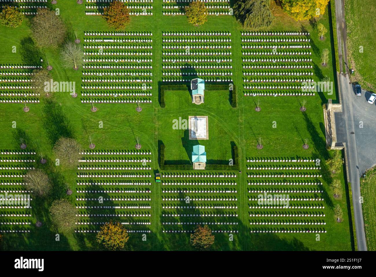 Veduta aerea, cimitero militare inglese Rheinberg War Cemetery 1939 - 1945, cimitero dei soldati piloti alleati seconda guerra mondiale, Rossenray, Kamp-Lintfort, Ruh Foto Stock