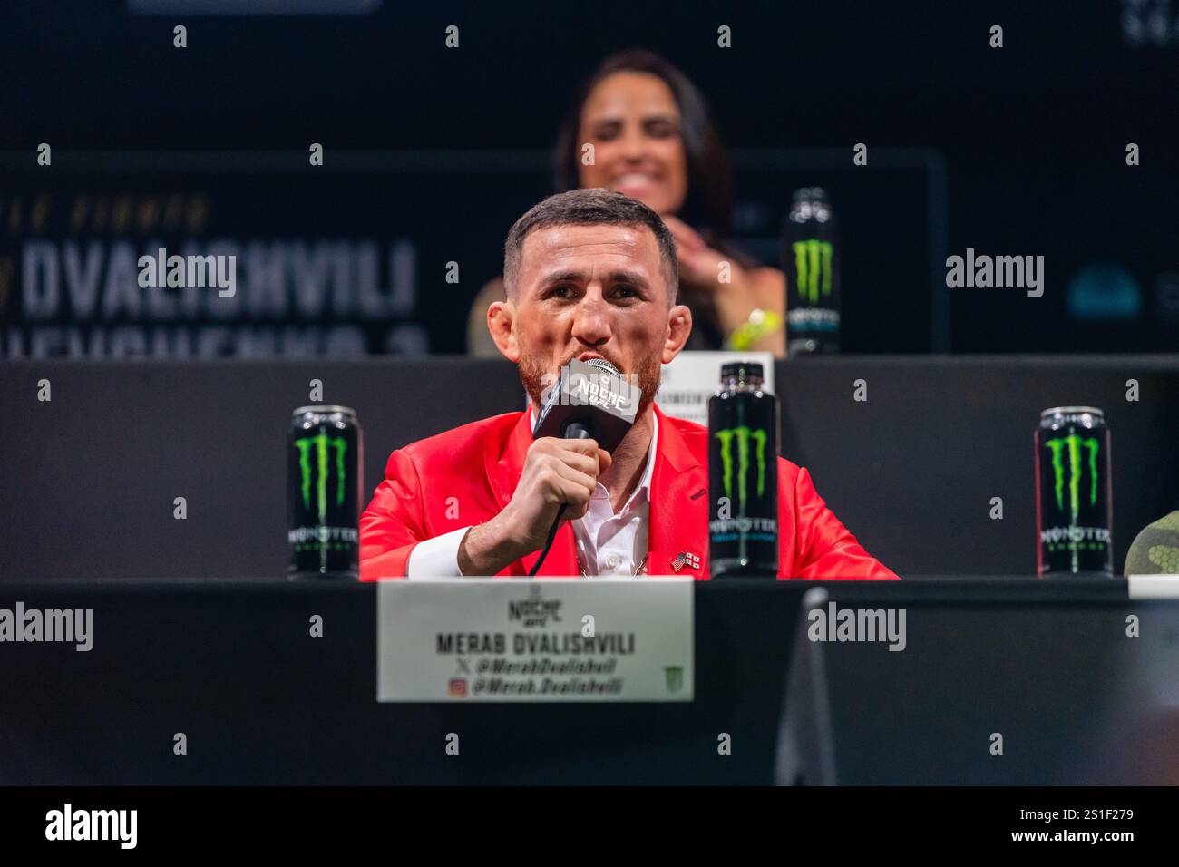 Merab Dvalishvili della Georgia ha parlato sul palco durante l'UFC 306 alla conferenza stampa di Riyadh Season Noche UFC a Sphere Foto Stock
