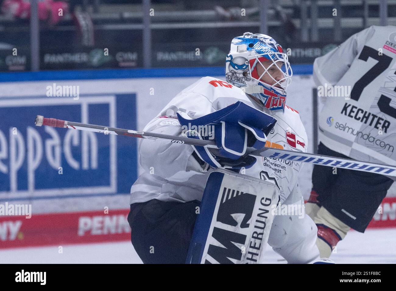 Augusta, Germania. 3 gennaio 2025. Augusta, Germania 03. Gennaio 2025: 1. DEL - 2024/2025 - SP.33 - Augsburger Panther vs. Nürnberger Ice Tigers IM Bild: Torhueter Niklas Treutle (Nürnberg Ice Tigers) credito: dpa/Alamy Live News Foto Stock