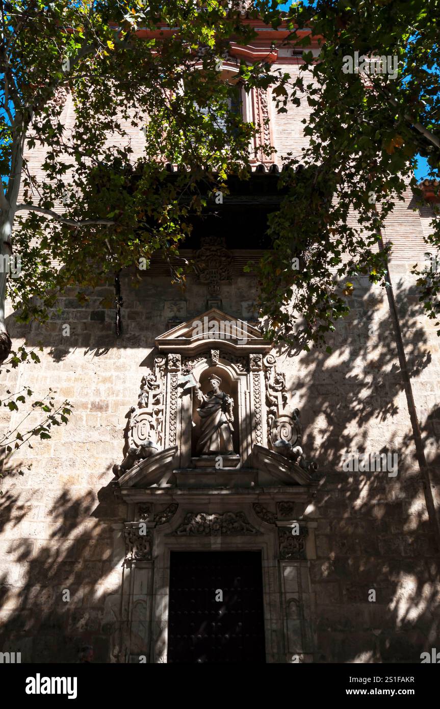 Real Parroquia de Santa María Madalena a Siviglia, facciata in estate, casco Antiguo, Andalusia, Spagna Foto Stock