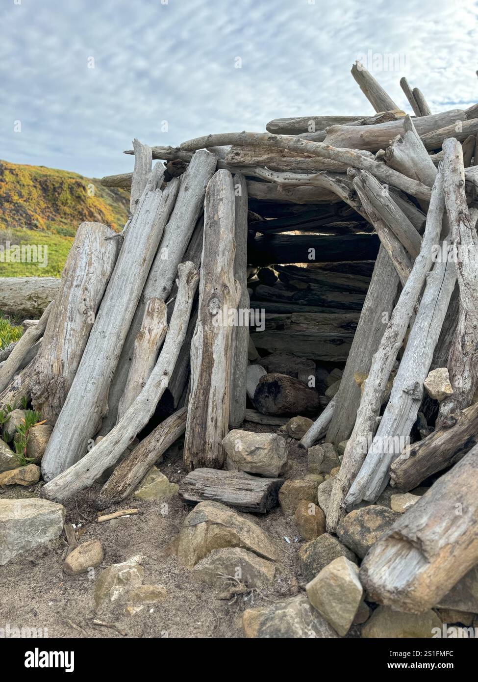 Pescadero State Beach sull'autostrada 1 nella contea di San Mateo, California, il giorno di Capodanno 2025. - Immagine stock catturata con smartphone
