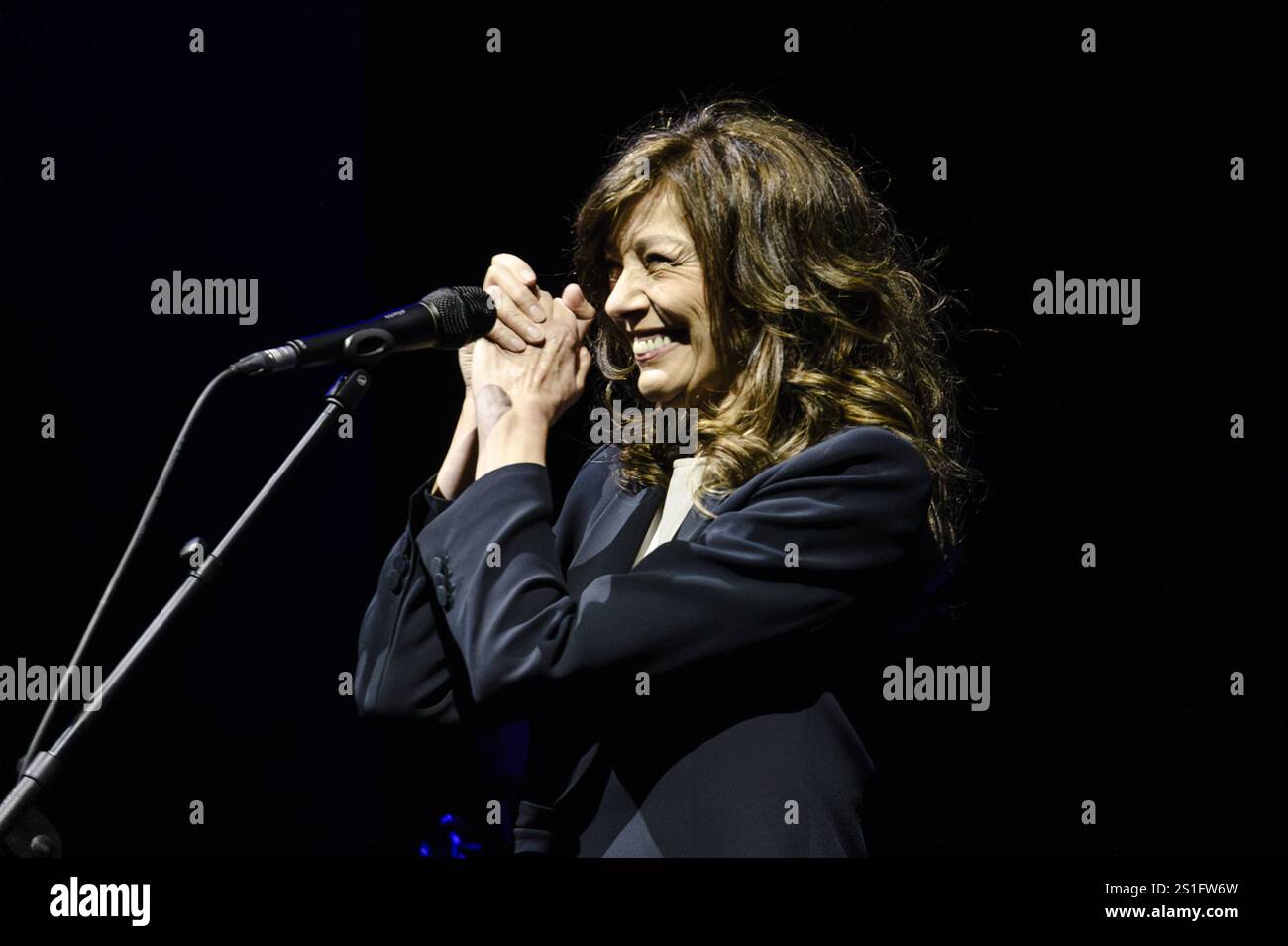 Concerto musicale della cantante italiana - Alice - Master Songs Alice nome d'arte di Carla Bissi - esibizione durante il concerto Master Songs all'Auditorium Parco della musica il 3 gennaio 2025 Roma Auditorium Parco della musica Italia Copyright: XRobertoxBettacchix/xLiveMediax LPM 1669985 Foto Stock