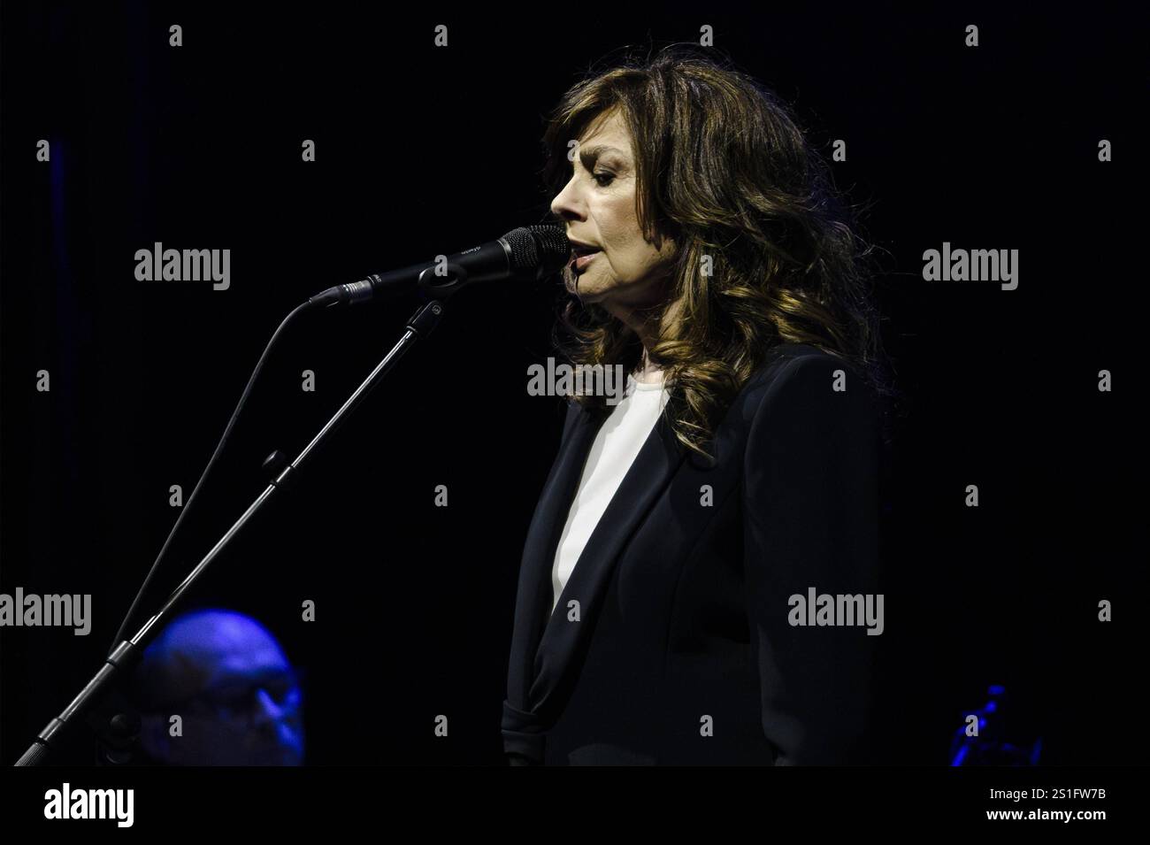 Concerto musicale della cantante italiana - Alice - Master Songs Alice nome d'arte di Carla Bissi - esibizione durante il concerto Master Songs all'Auditorium Parco della musica il 3 gennaio 2025 Roma Auditorium Parco della musica Italia Copyright: XRobertoxBettacchix/xLiveMediax LPM 1669987 Foto Stock