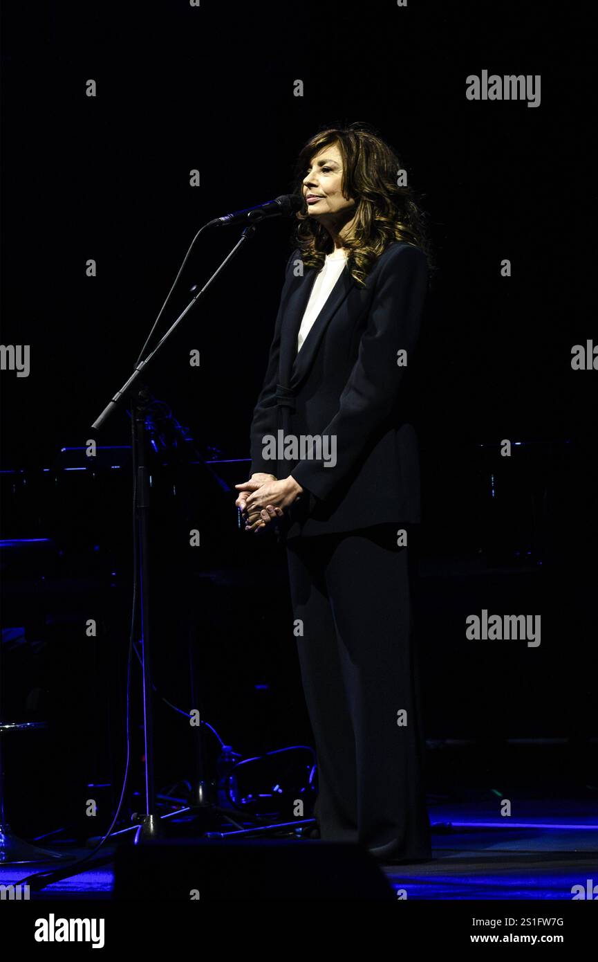 Concerto musicale della cantante italiana - Alice - Master Songs Alice nome d'arte di Carla Bissi - esibizione durante il concerto Master Songs all'Auditorium Parco della musica il 3 gennaio 2025 Roma Auditorium Parco della musica Italia Copyright: XRobertoxBettacchix/xLiveMediax LPM 1669986 Foto Stock